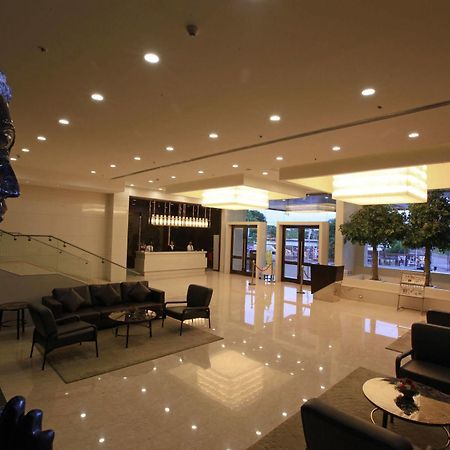 Goutham Grand Hotel - Tenali Vijayawāda Zewnętrze zdjęcie