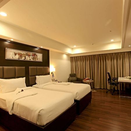 Goutham Grand Hotel - Tenali Vijayawāda Zewnętrze zdjęcie