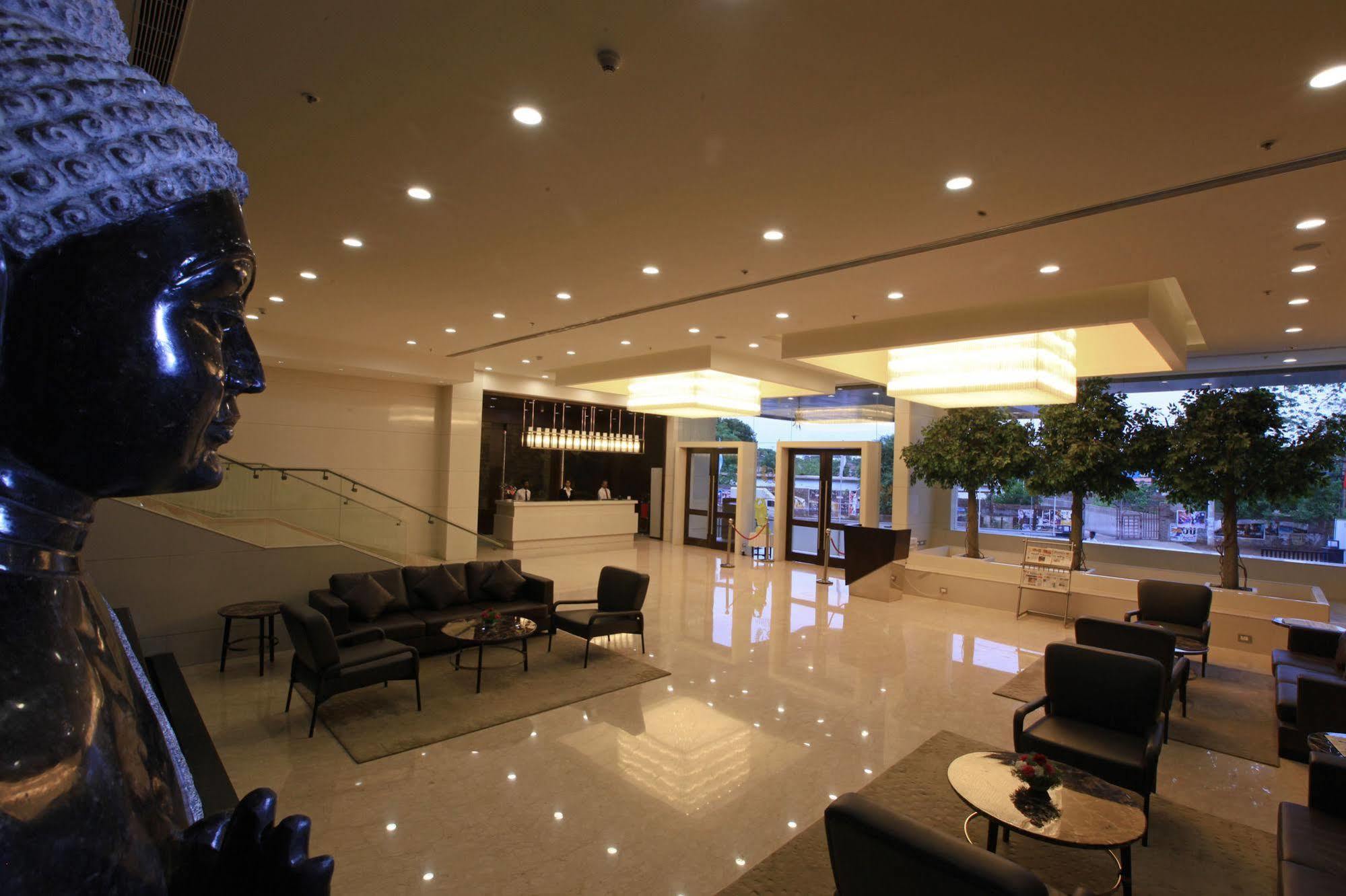 Goutham Grand Hotel - Tenali Vijayawāda Zewnętrze zdjęcie