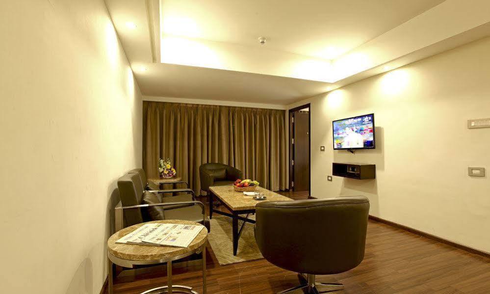 Goutham Grand Hotel - Tenali Vijayawāda Zewnętrze zdjęcie