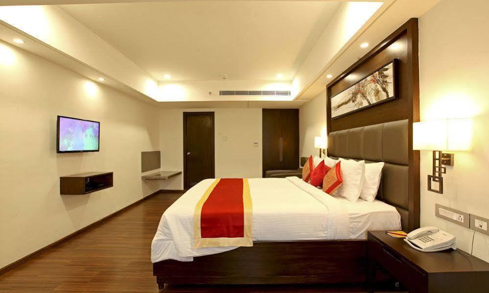 Goutham Grand Hotel - Tenali Vijayawāda Zewnętrze zdjęcie