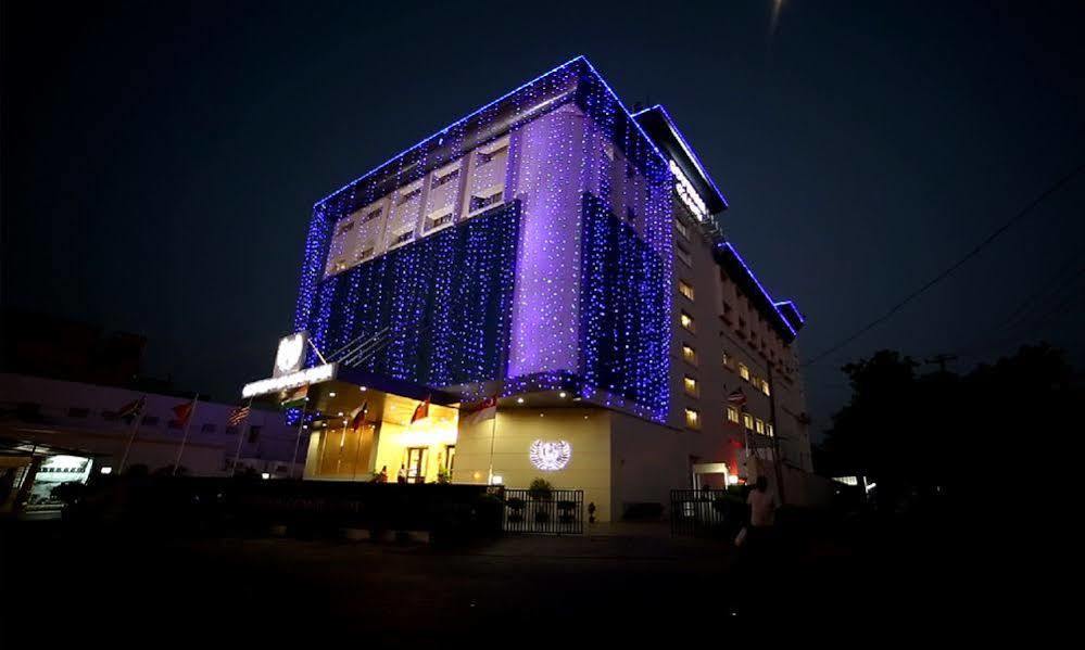 Goutham Grand Hotel - Tenali Vijayawāda Zewnętrze zdjęcie